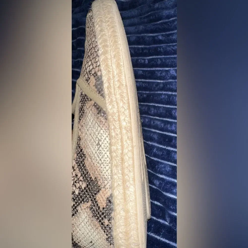 Clarks Azella Theoni Snake Print Slip On Espadrille Loafers size 6.5 comfort